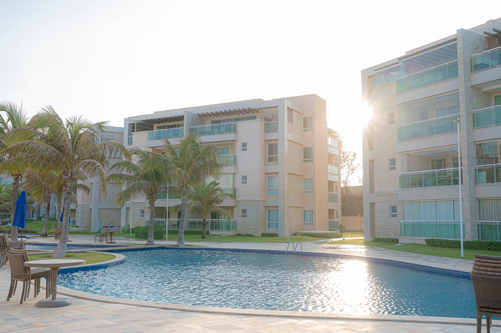 Piscinas e edifícios do Aquiraz Riviera